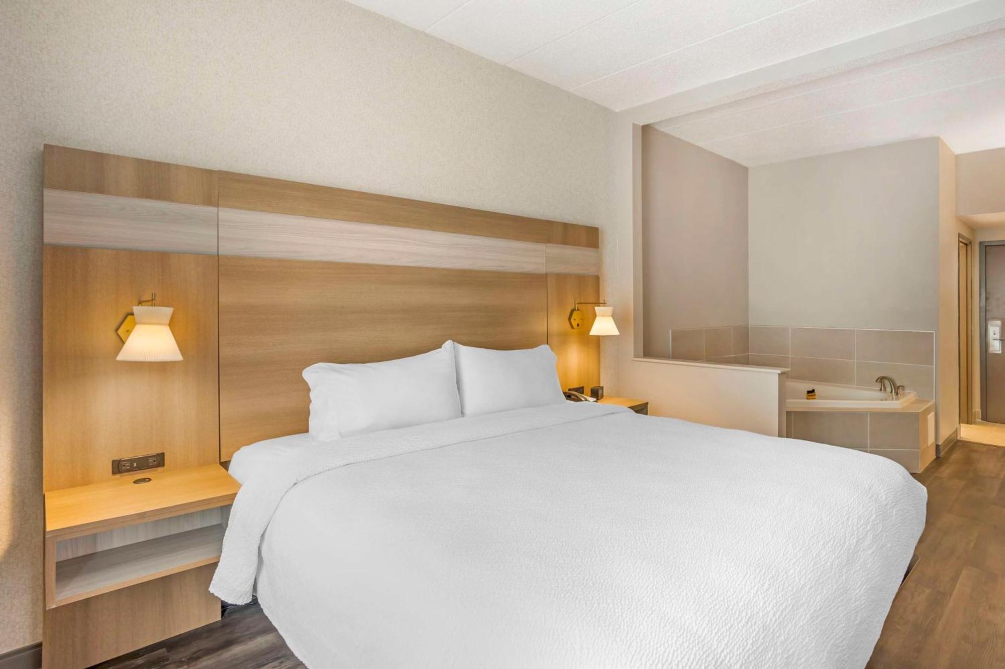 Best Western Plus Heritage Rail Inn & Suites York Extérieur photo
